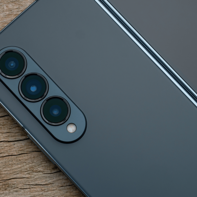 Samsung creaseless folding display