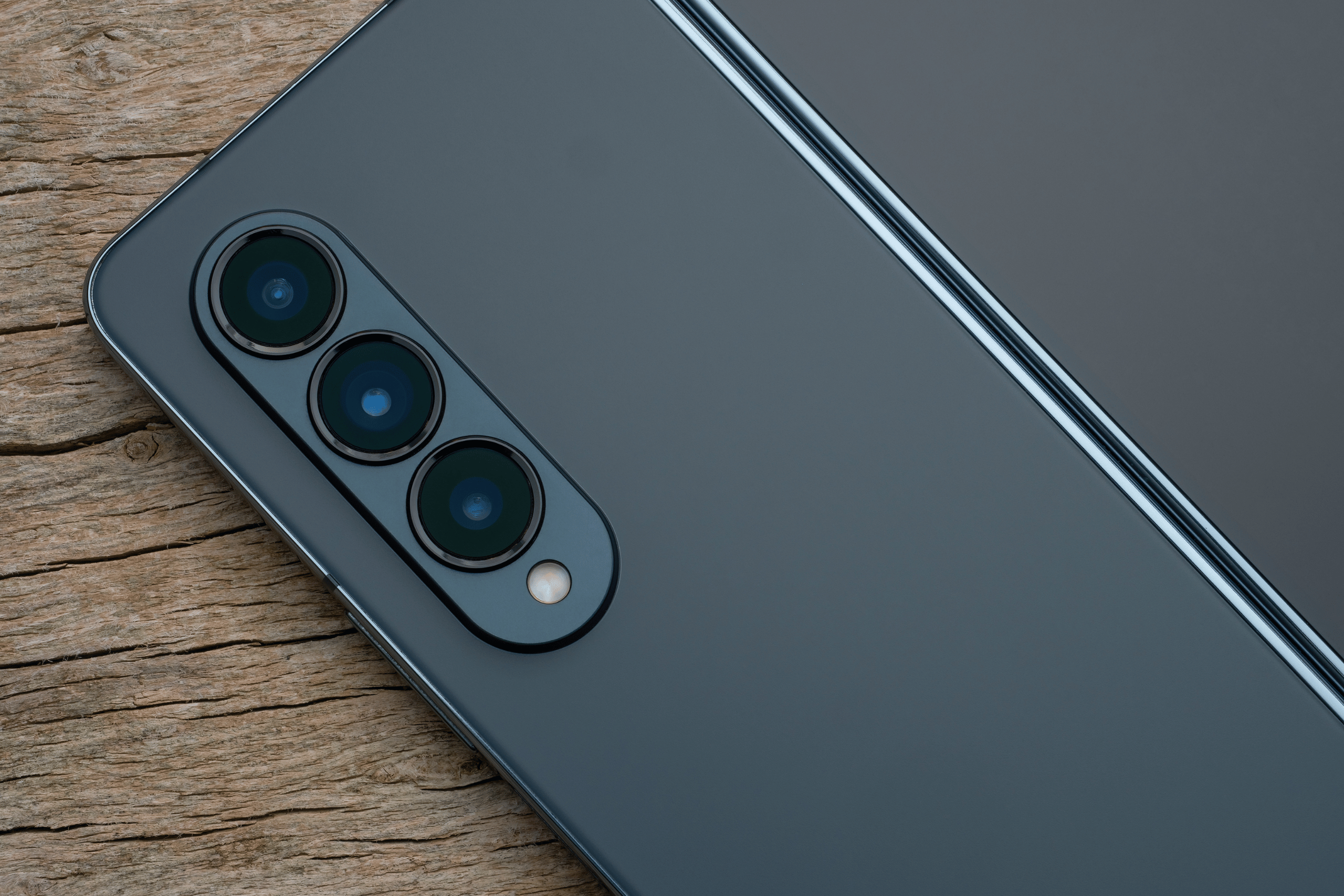 Samsung creaseless folding display