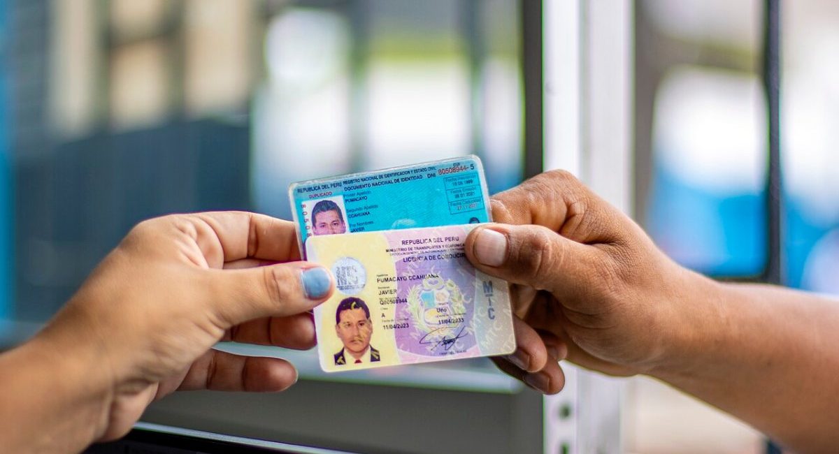 Driver's license and identity card - Peru